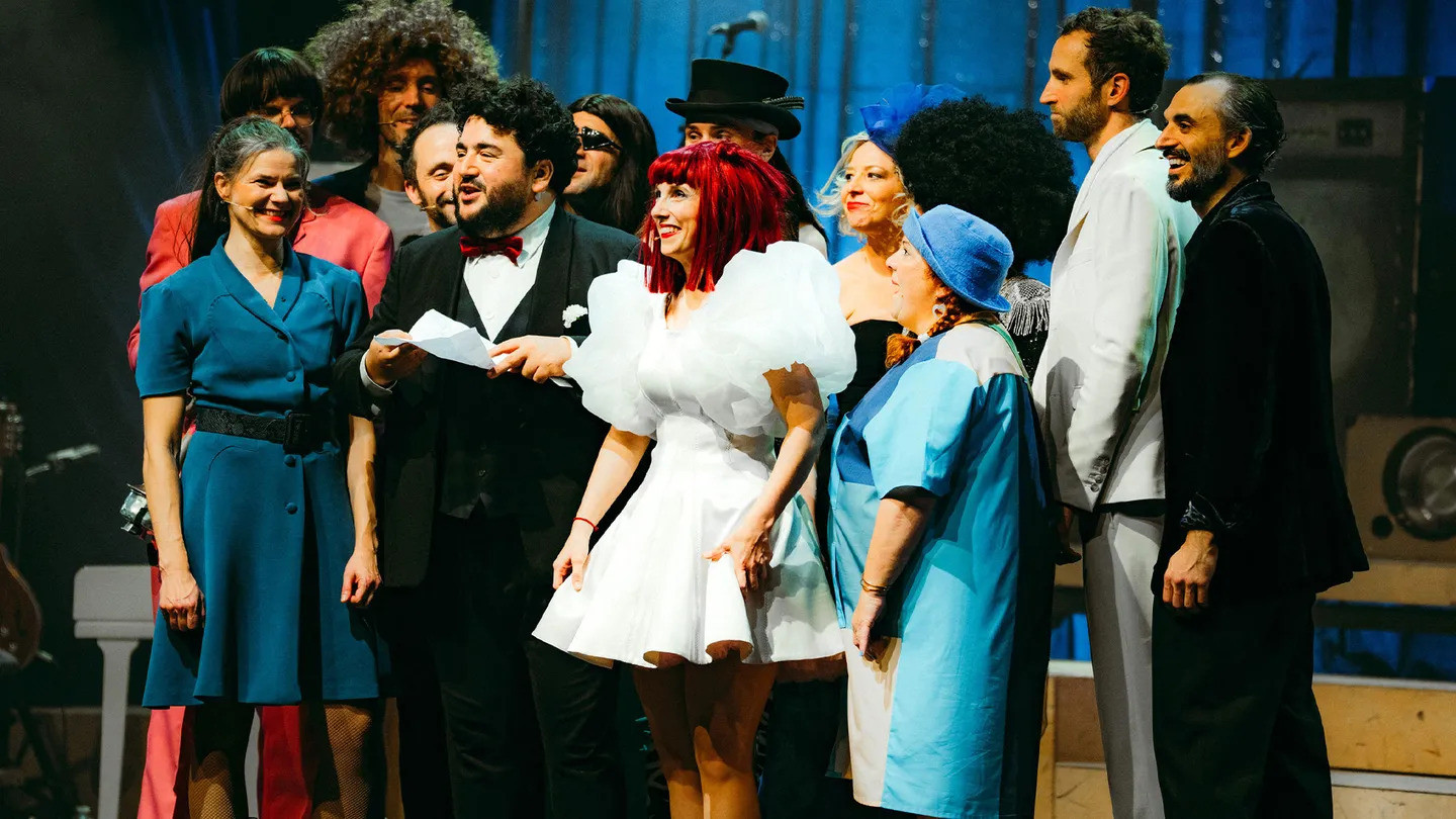 Backdrop for Les Franglaises : Bonjour au revoir