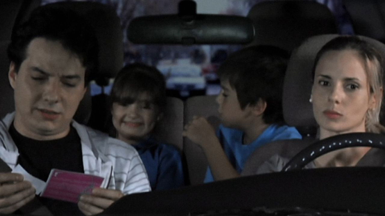 Backdrop for Una cita, una fiesta y un gato negro