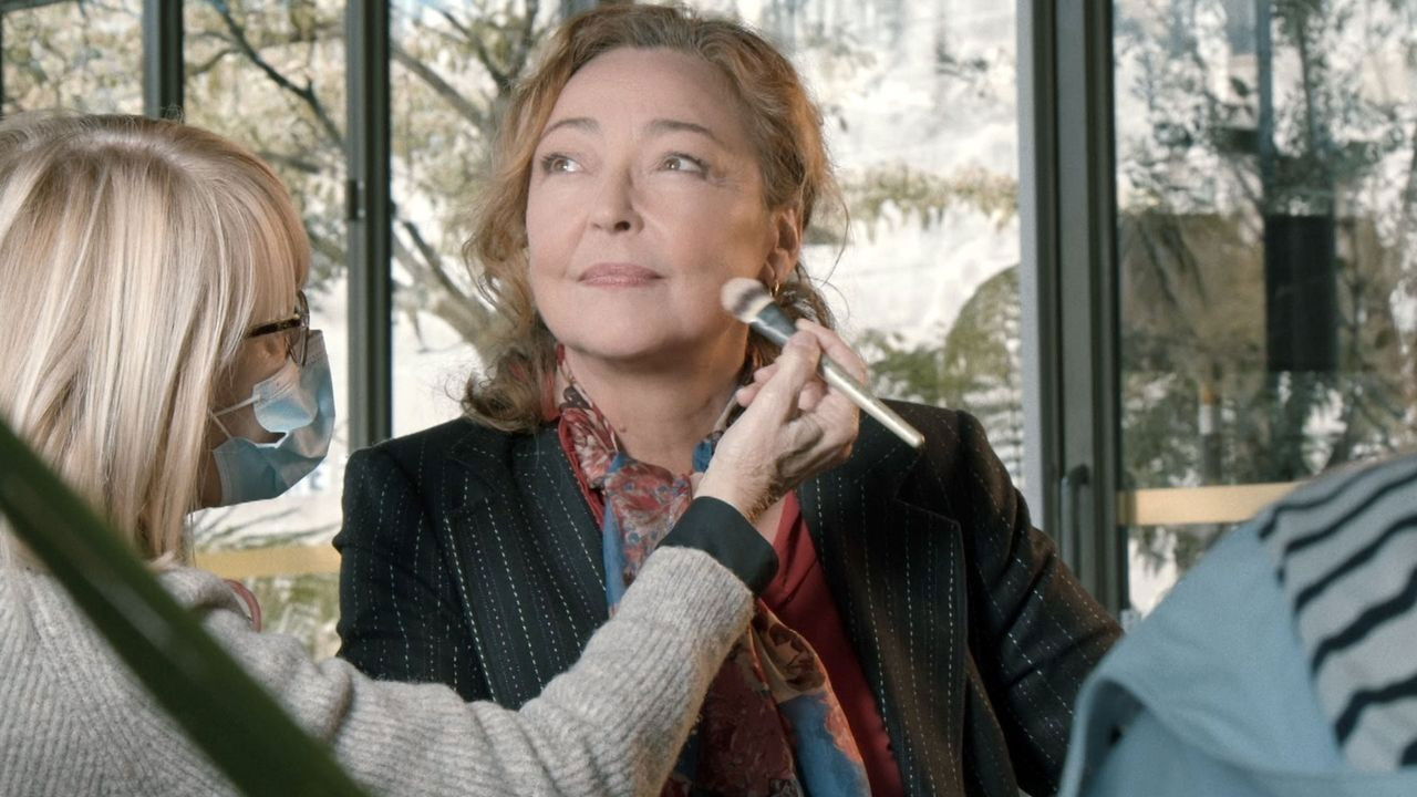 Backdrop for Catherine Frot, tous ces yeux qui vous regardent