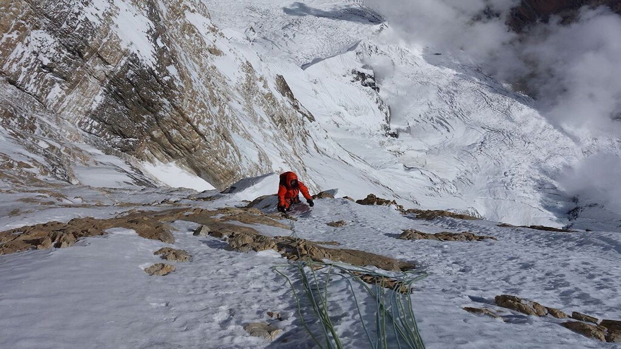 Backdrop for On ne marche qu'une fois sur la lune