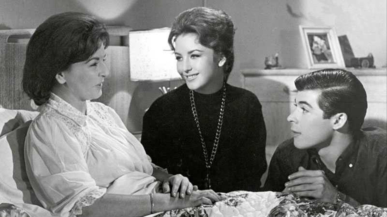 Backdrop for La sombra de los hijos