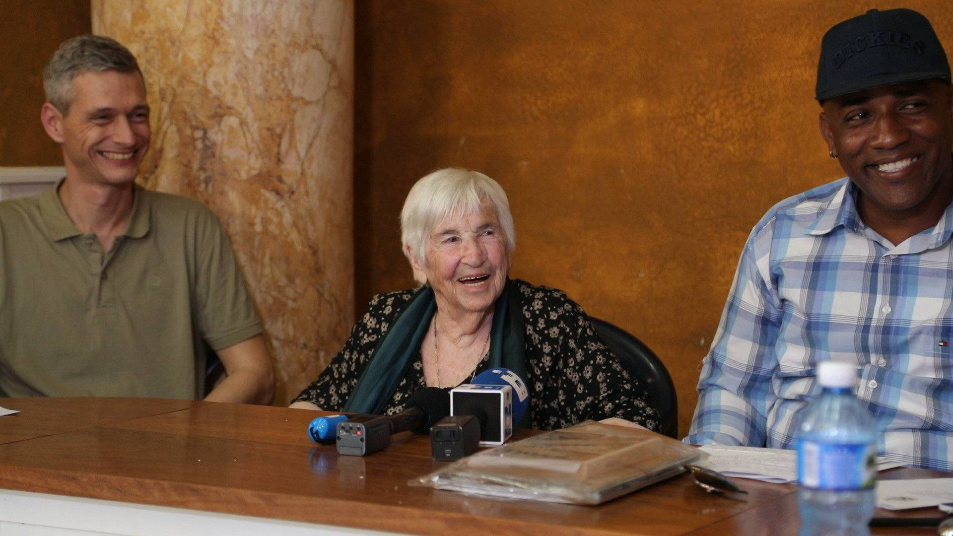 Backdrop for Wo der Himmel aufgeht