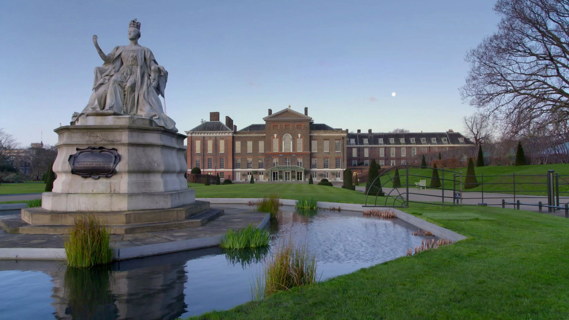 Backdrop for Kensington Palace: Behind Closed Doors