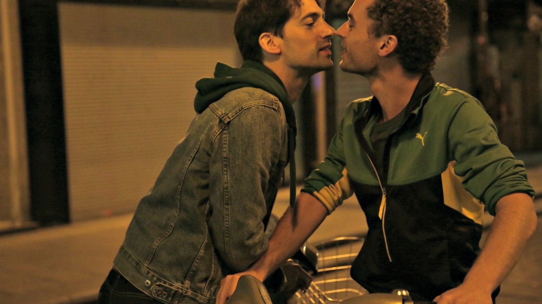 Backdrop for Paris 05:59 / Théo & Hugo