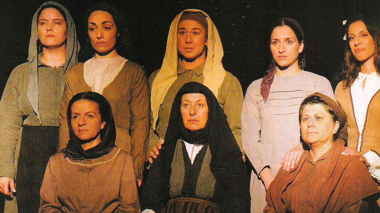 Backdrop for Oi genies tis siopis