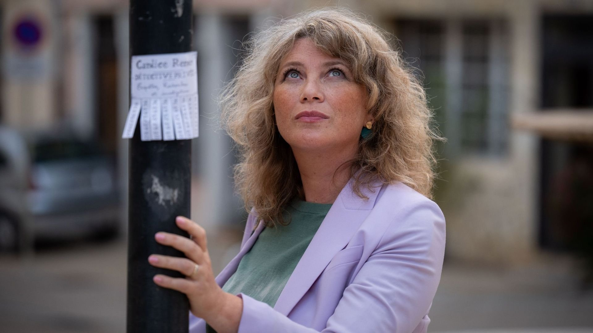 Backdrop for Candice Renoir - Ailleurs l'herbe est plus verte