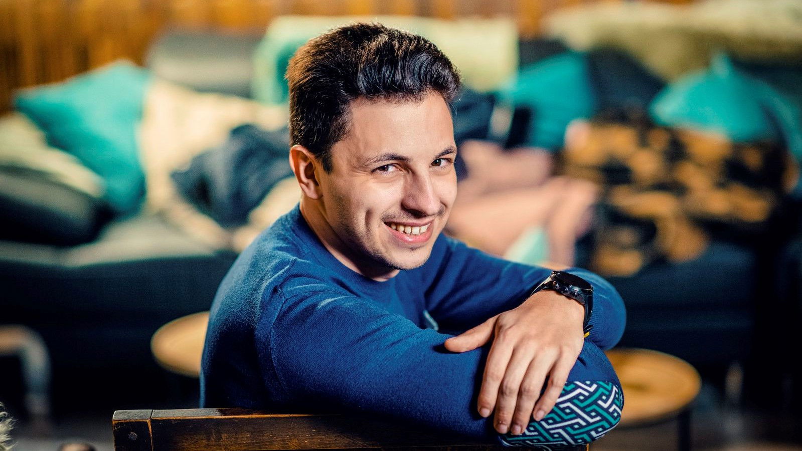 Backdrop for Junior op zoek naar de liefde