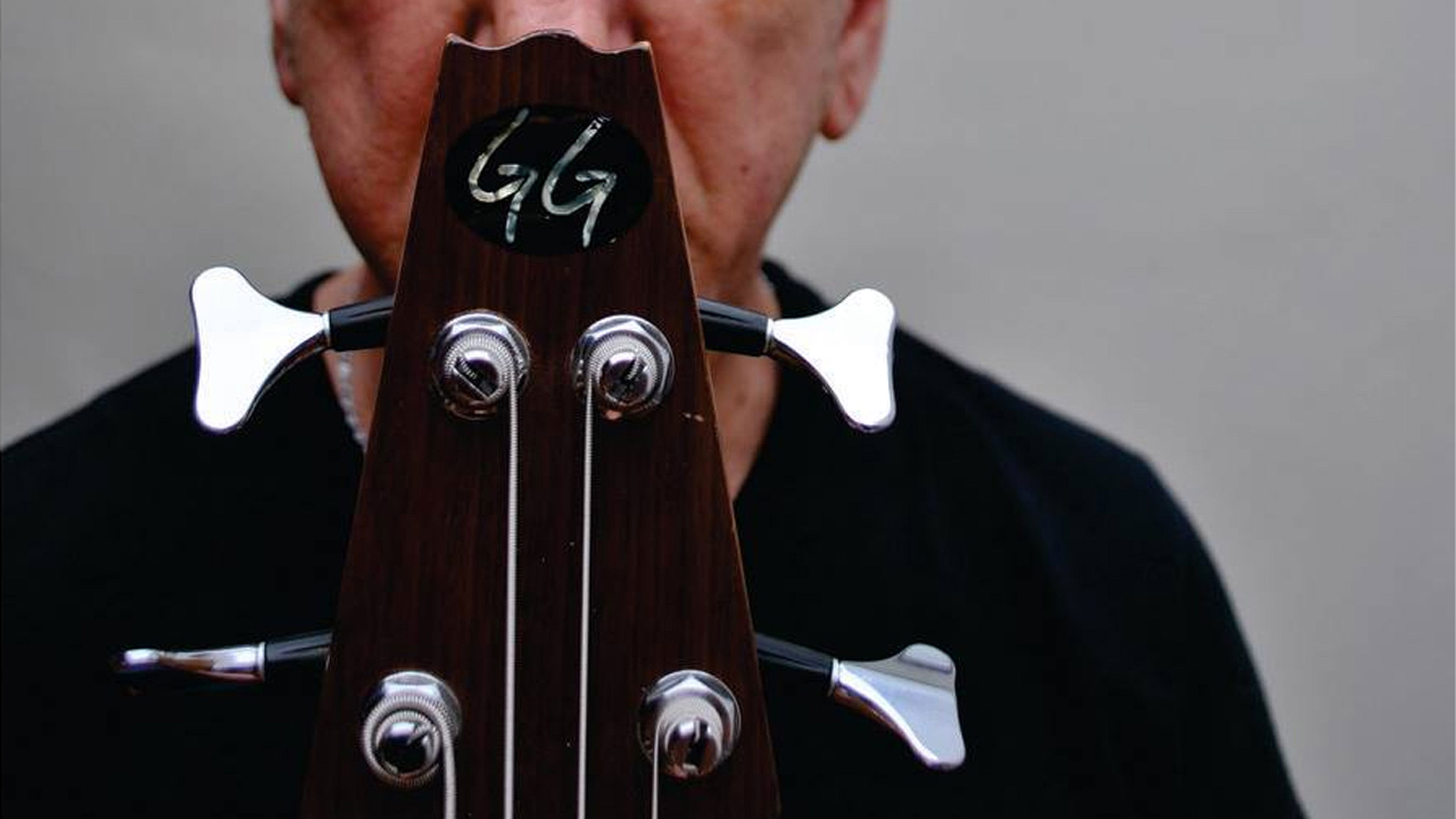 Backdrop for Gustavo Giles - Solo para entendidos