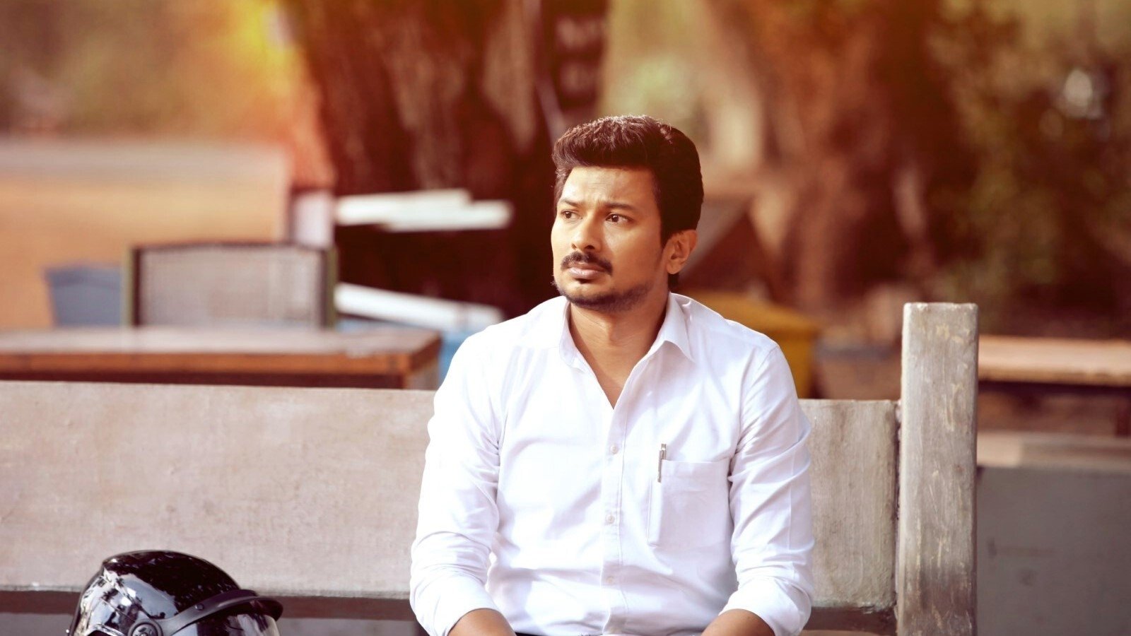 Backdrop for Manithan