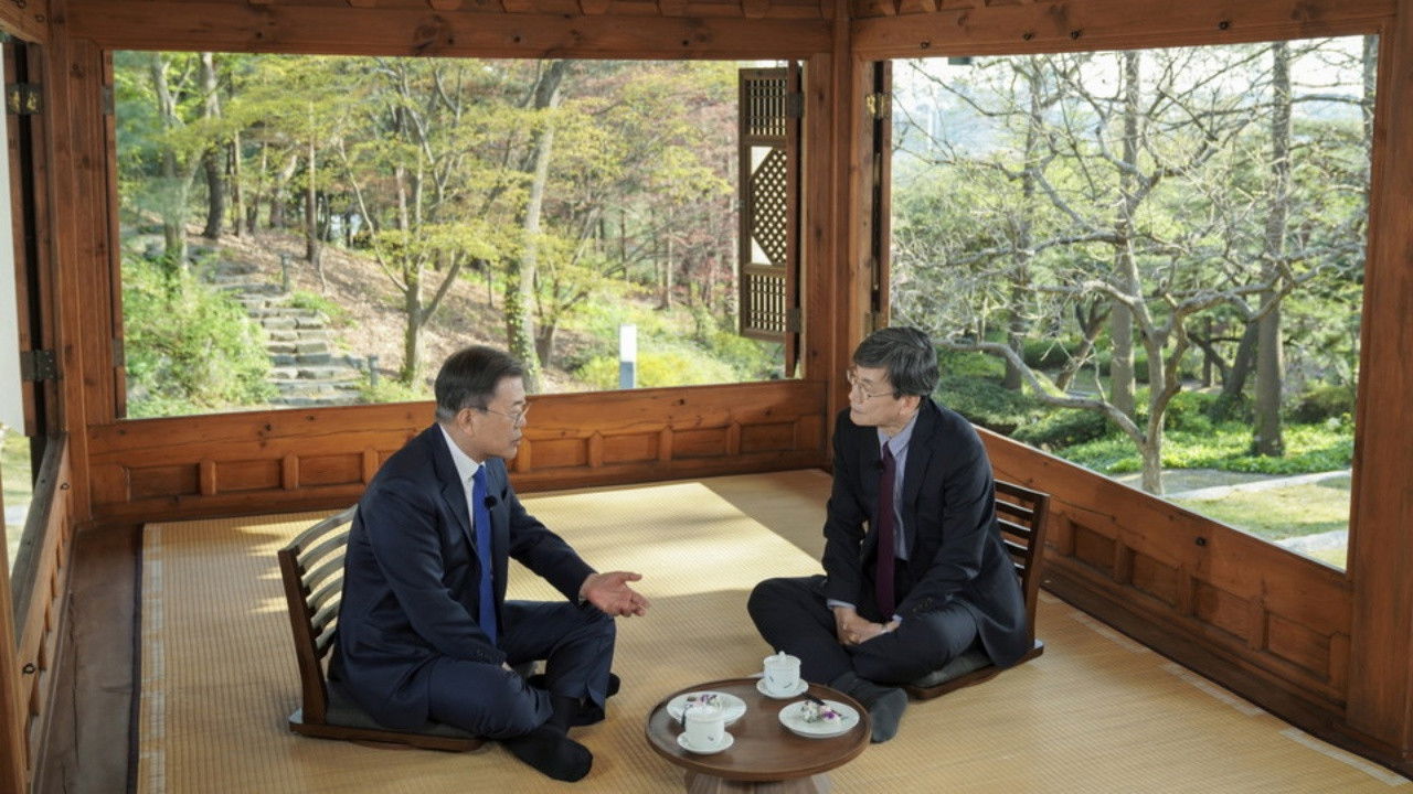 Backdrop for 대담 - 문재인의 5년