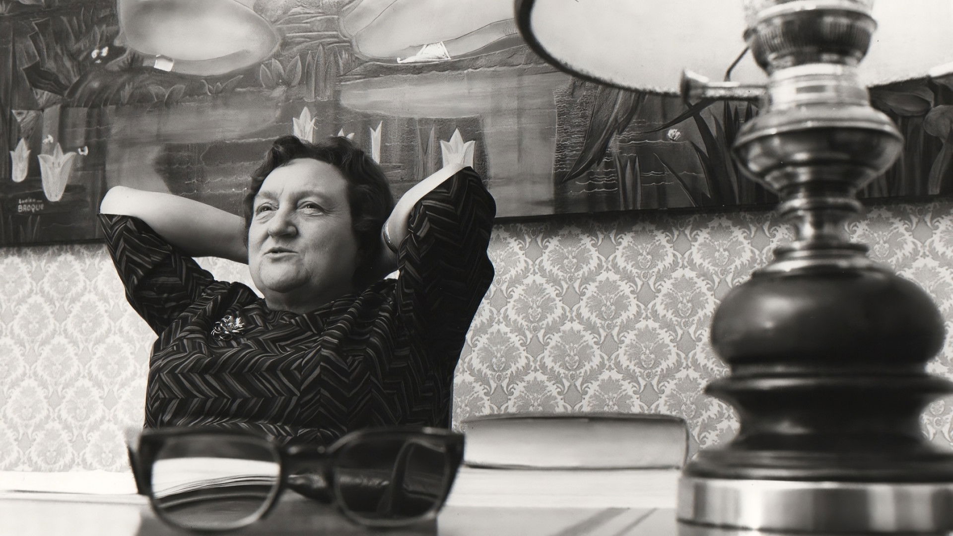 Backdrop for Madame Soleil, la femme qui était supposée savoir