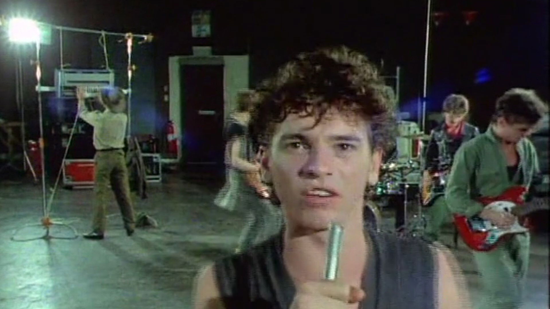 Backdrop for I'm Only Looking – The Best Of INXS
