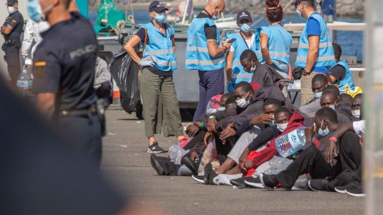 Backdrop for Espagne: Canaries, une ile sous pression