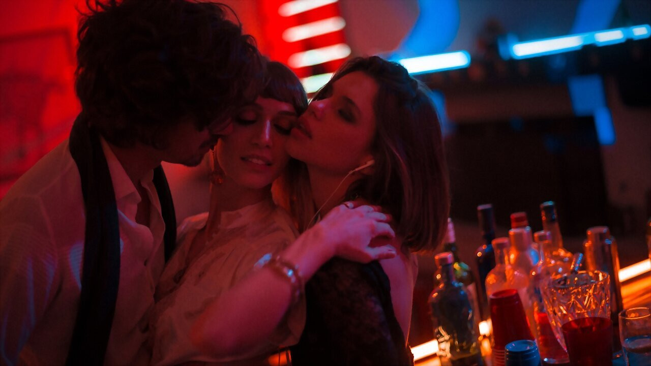 Backdrop for O Que Resta