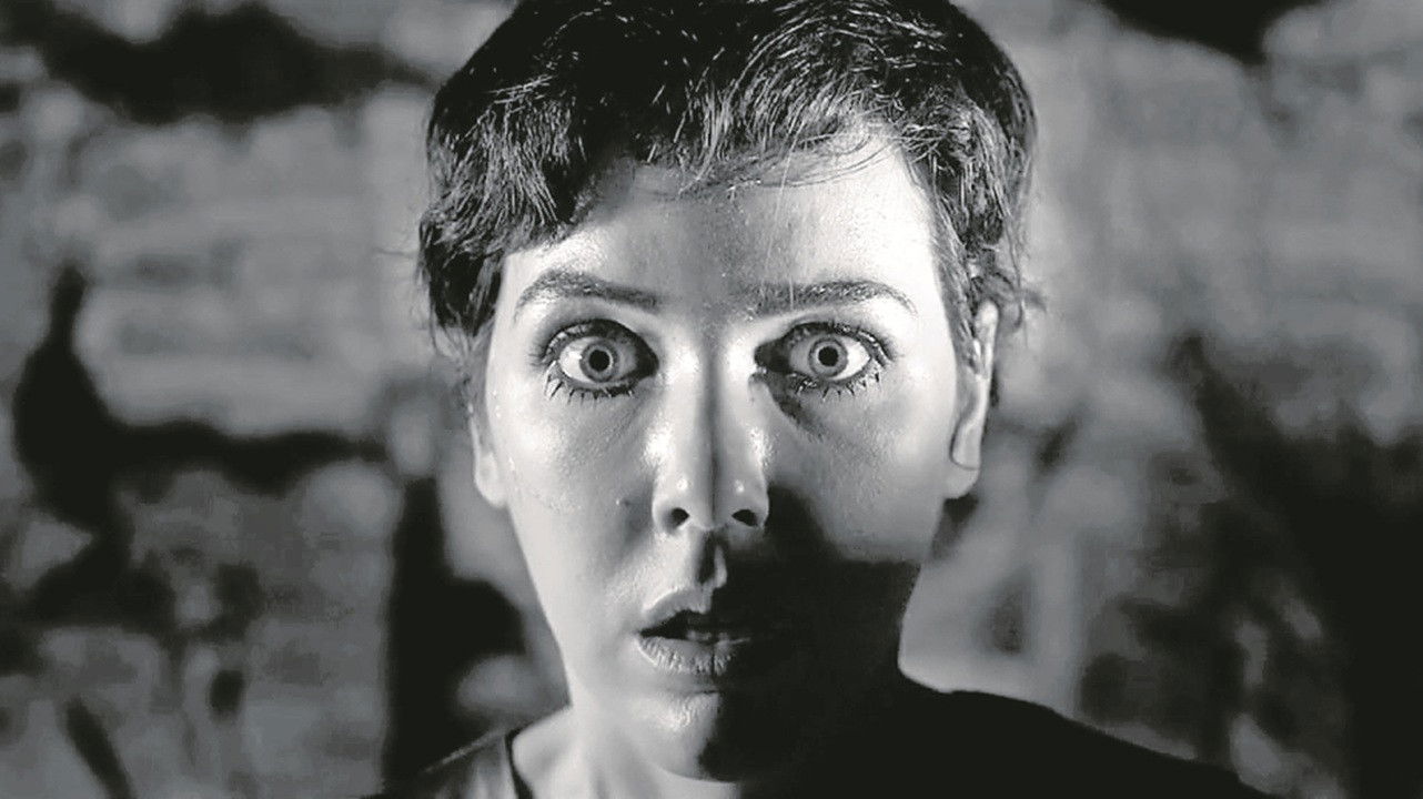 Backdrop for Unheimlich