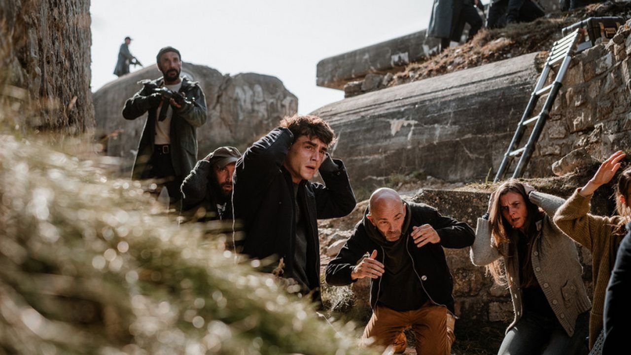 Backdrop for Prison Island