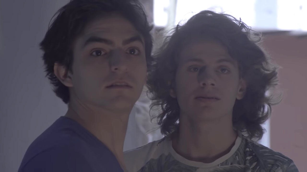 Backdrop for Aquí y ahora