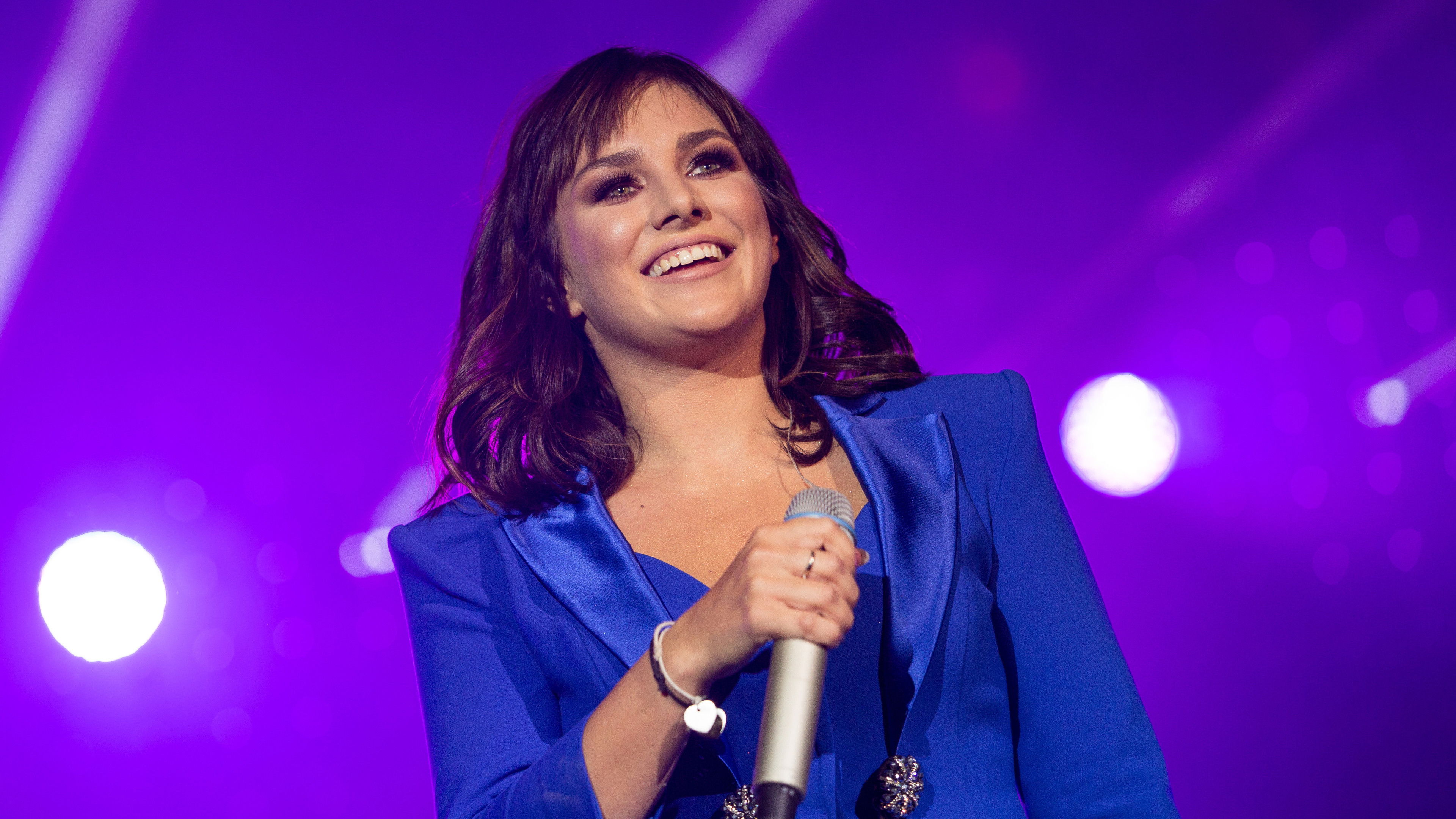 Backdrop for Ewa Farna 10: Neznámá známá