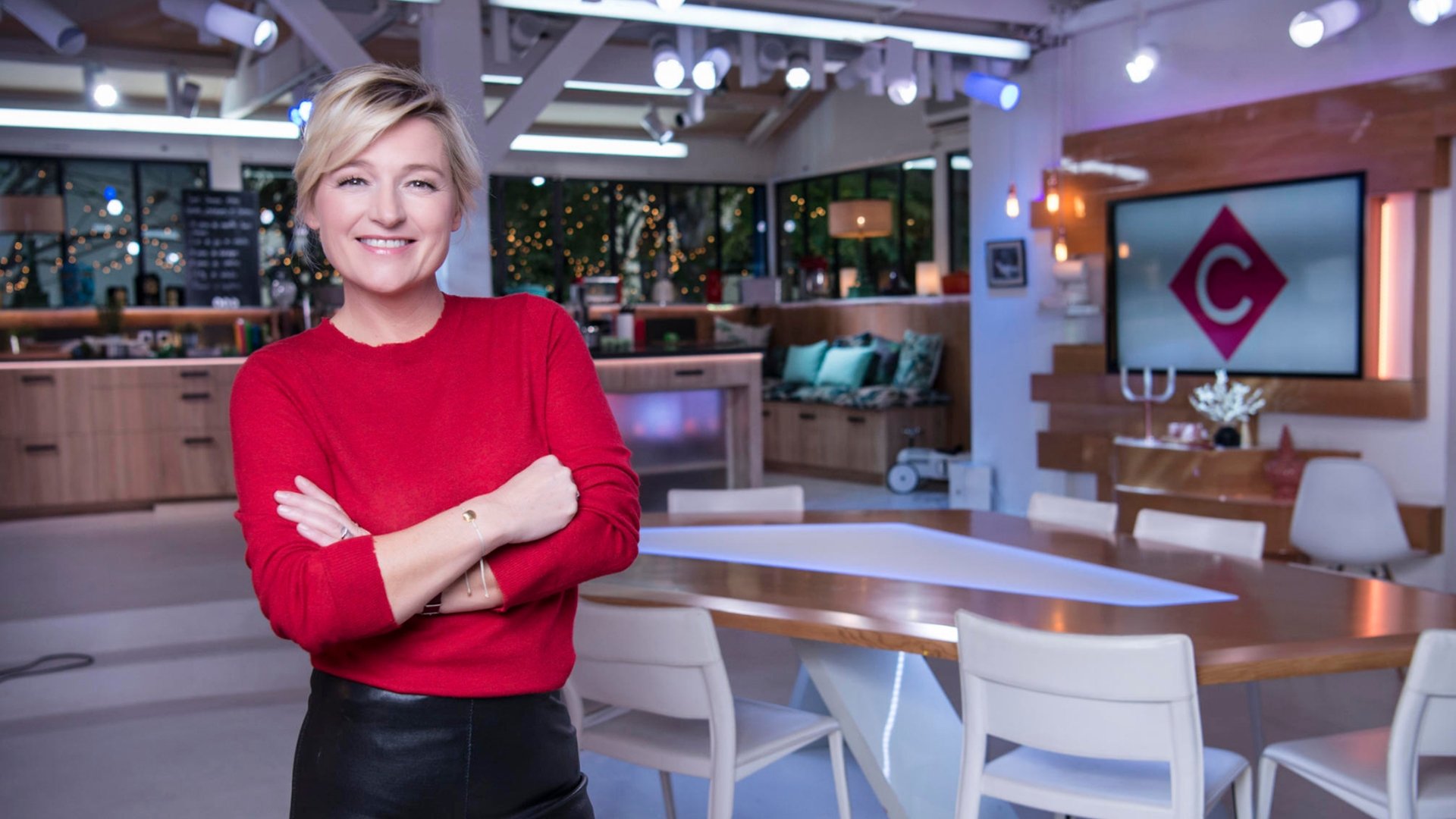 Backdrop for C à vous