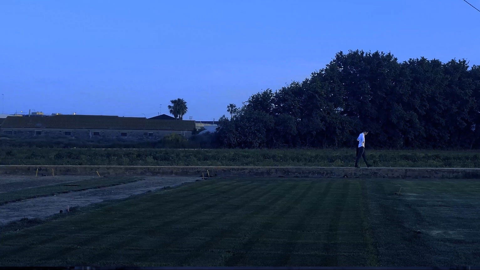 Backdrop for El hombre que andaba demasiado