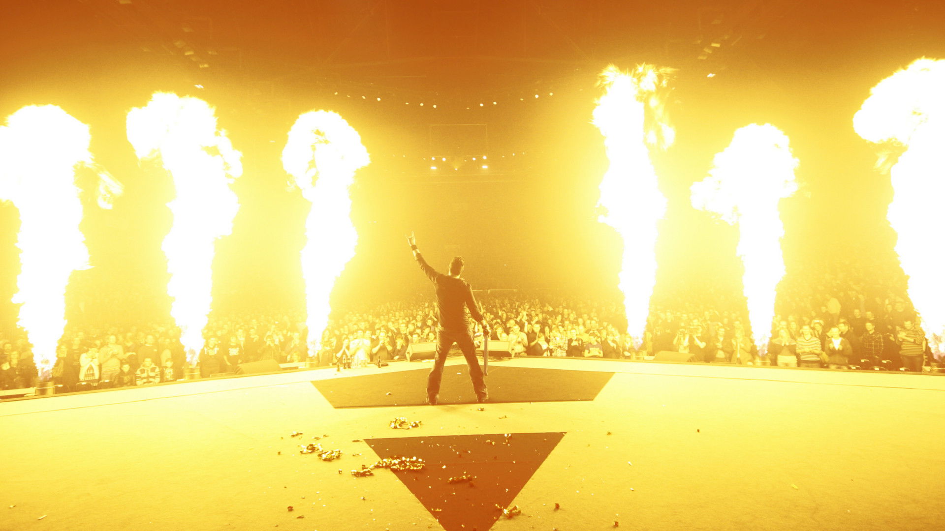 Backdrop for Alex Agnew: Larger than Life