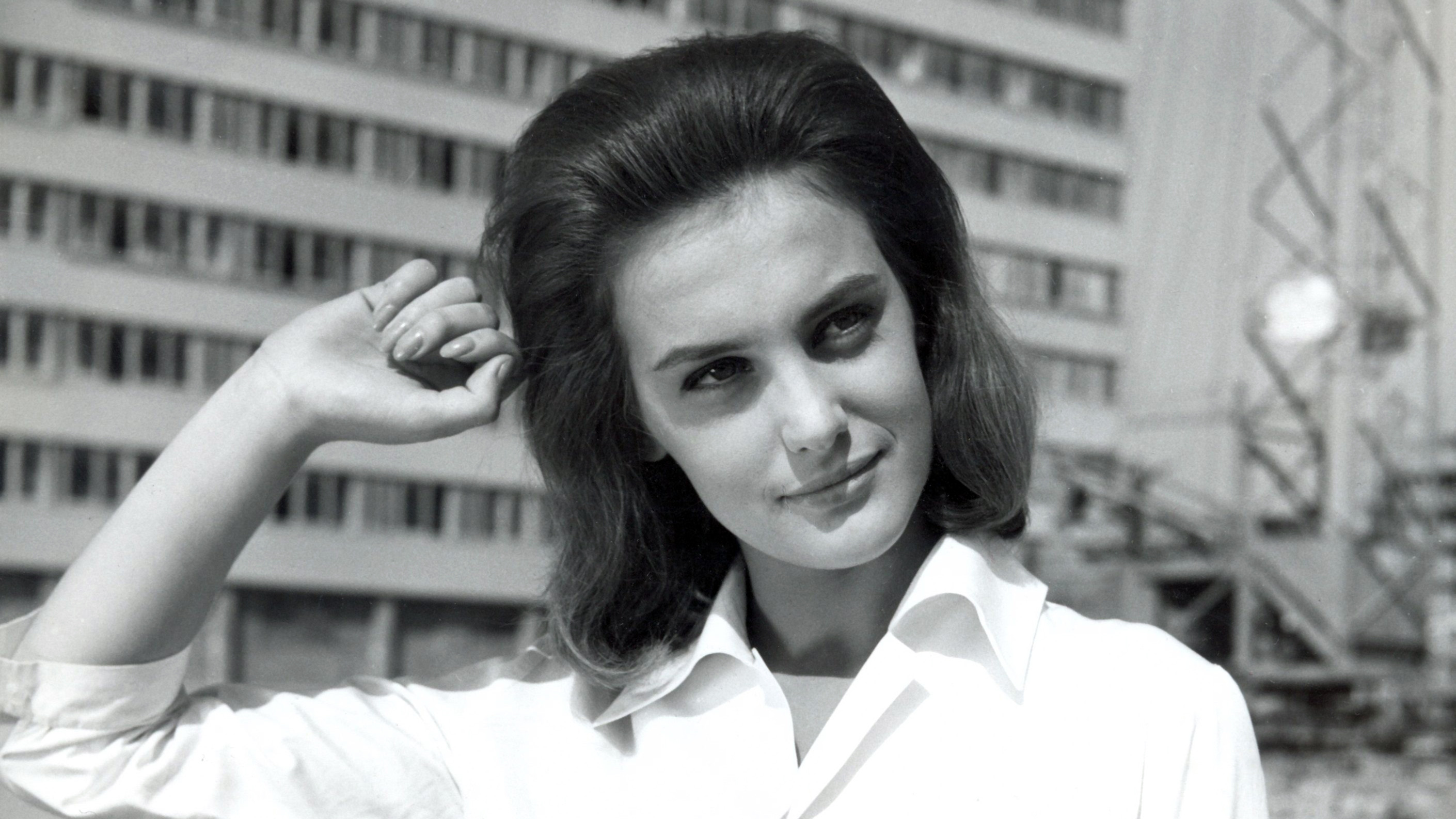 Backdrop for Strange Girl