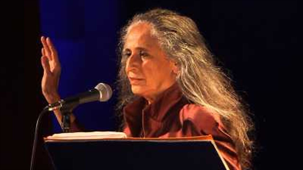 Backdrop for Karingana - Licença para contar