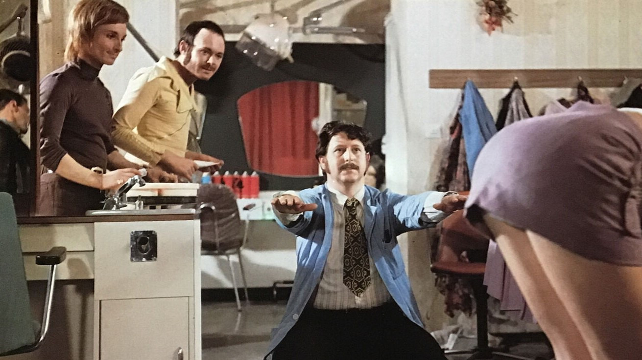 Backdrop for Hausfrauen-Report 3