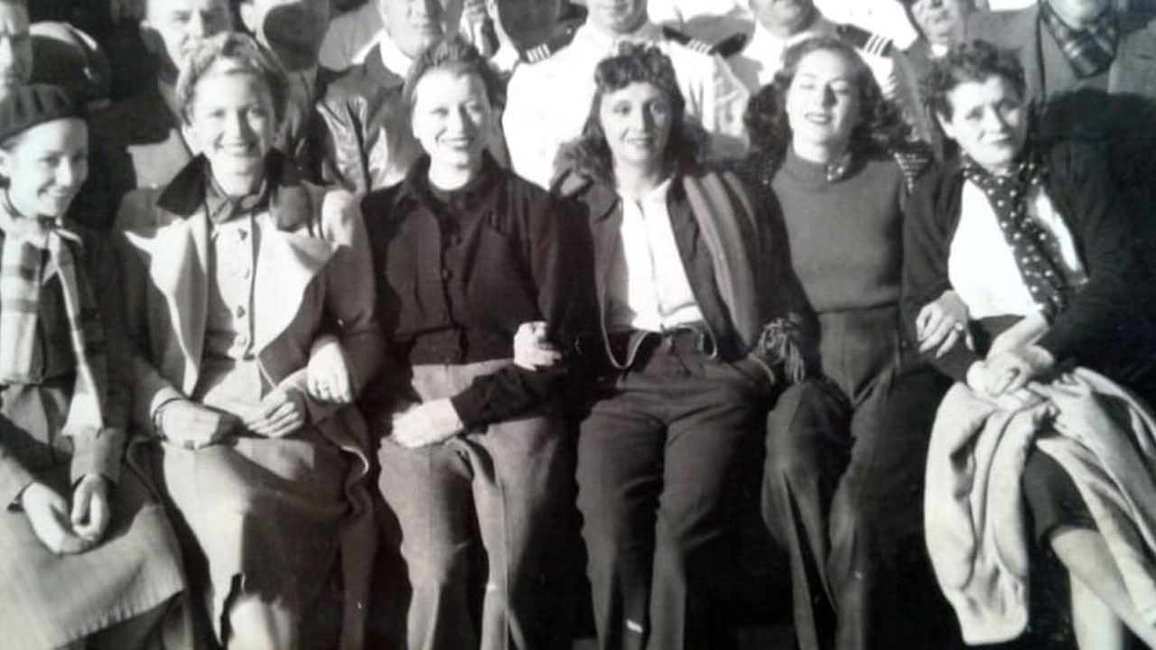 Backdrop for Petróleo