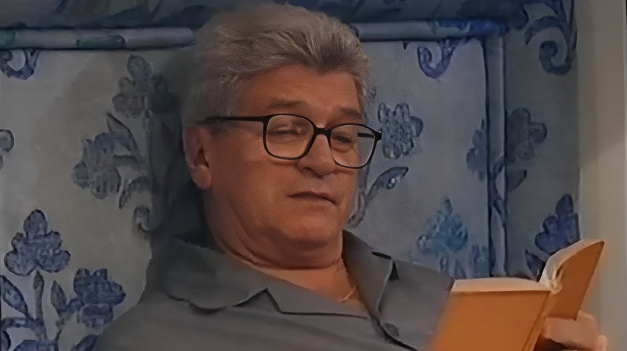 Backdrop for Um Estranho em Casa