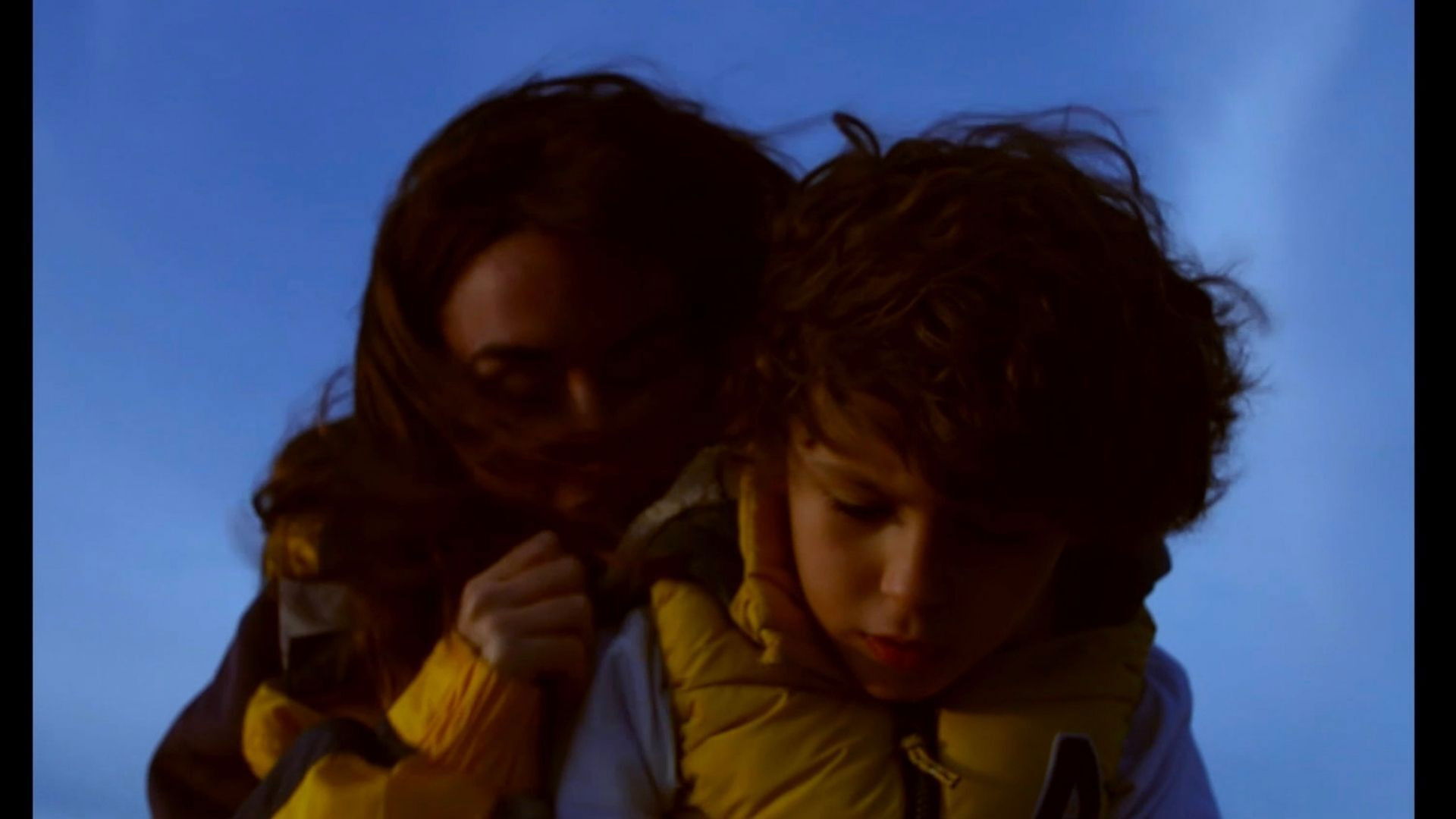 Backdrop for Una mujer frente al mar