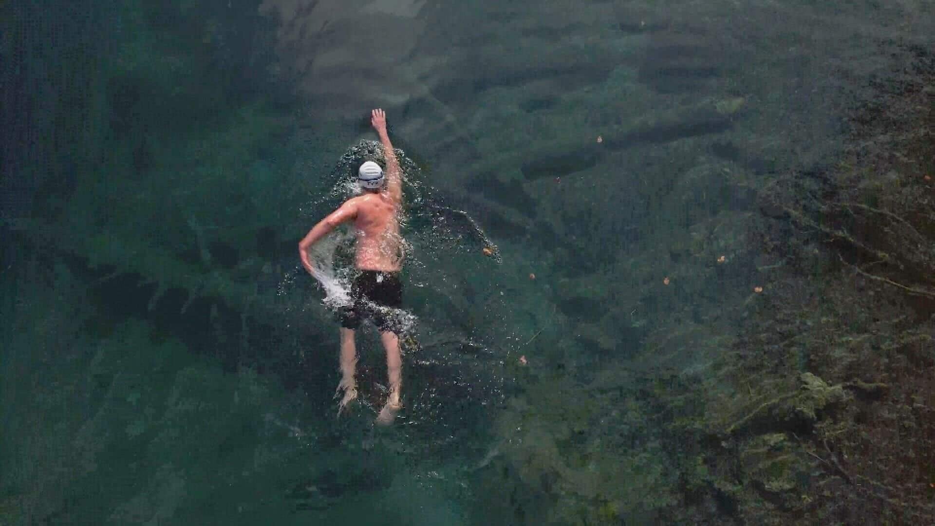 Backdrop for Les Pouvoirs thérapeutiques de l'eau