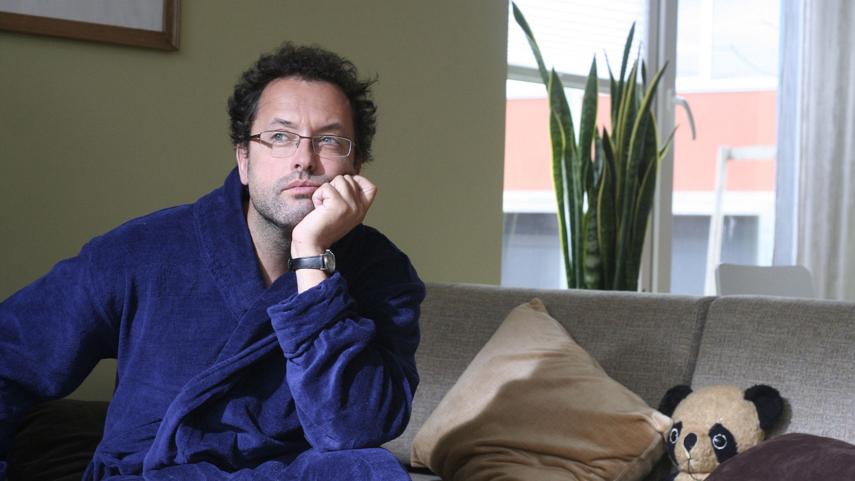 Backdrop for Frankie Is a Womanizer