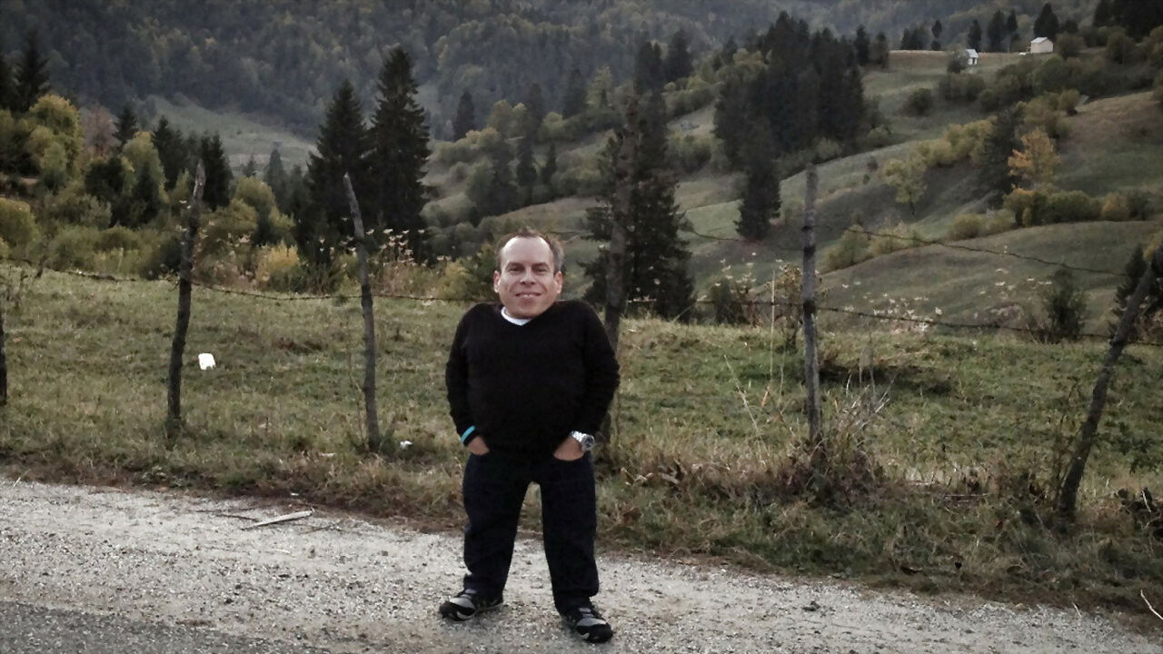 Backdrop for Warwick Davis and the Seven Dwarfs of Auschwitz