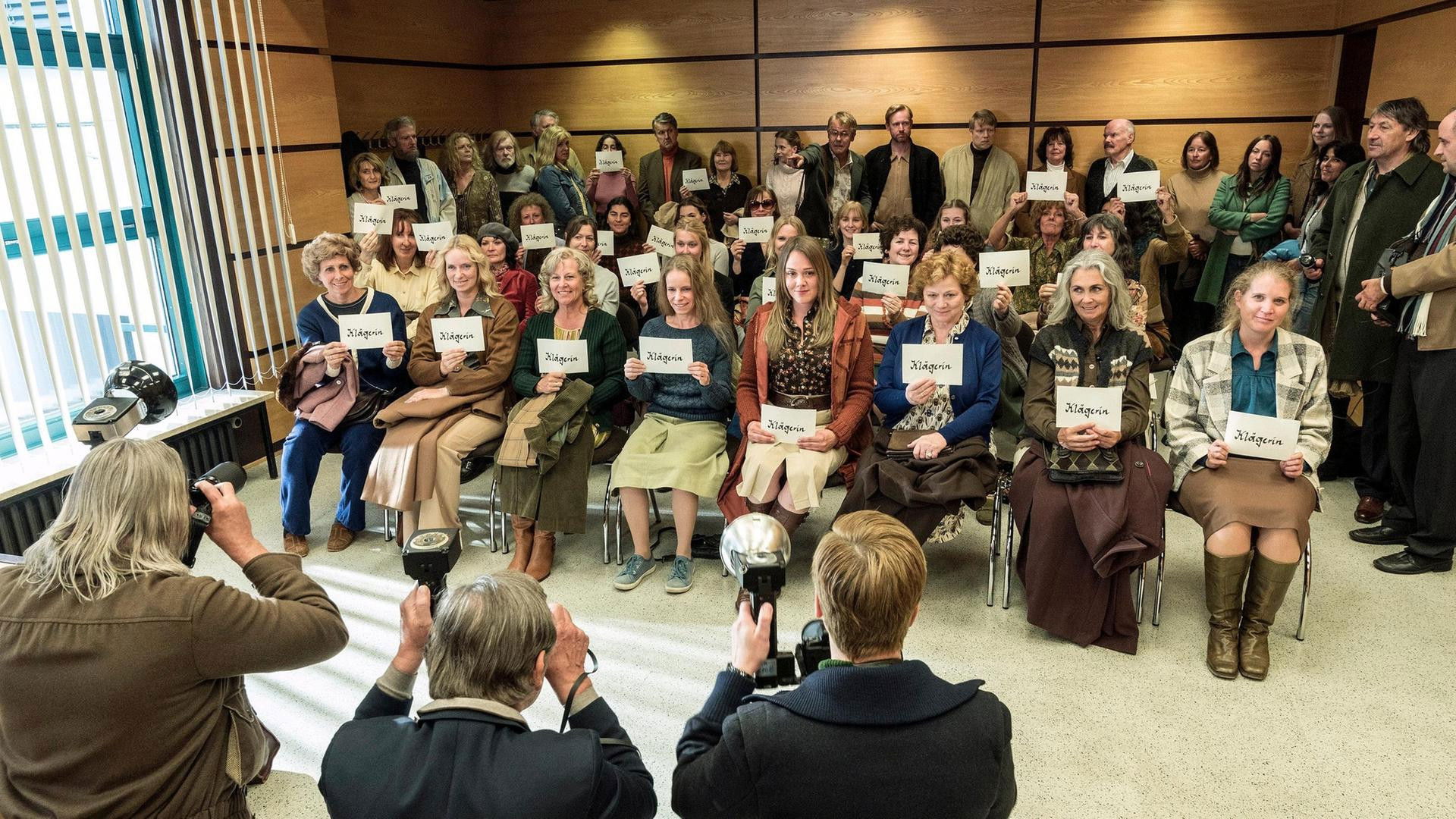 Backdrop for Keiner schiebt uns weg