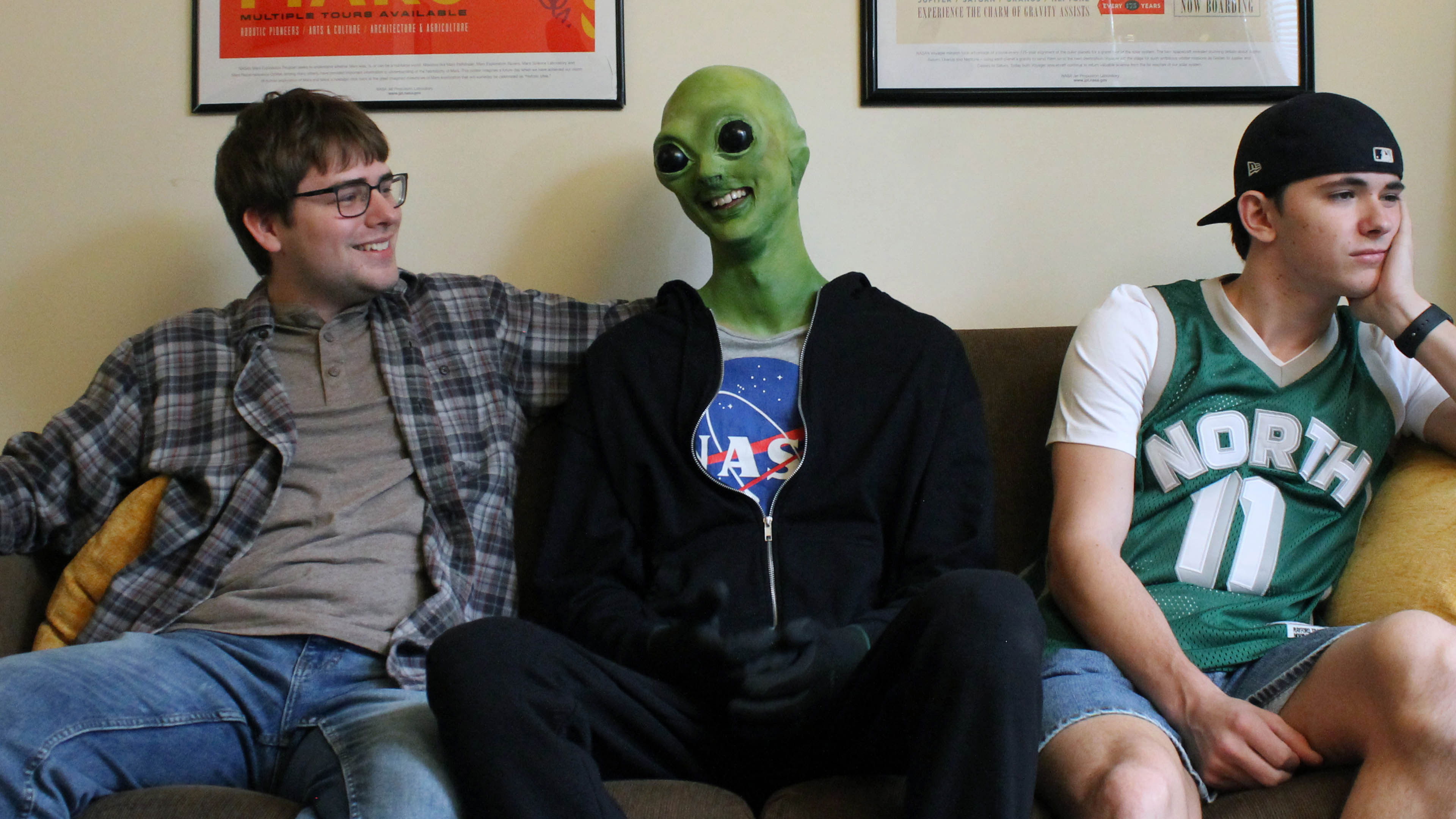 Backdrop for Smile, Lazuro