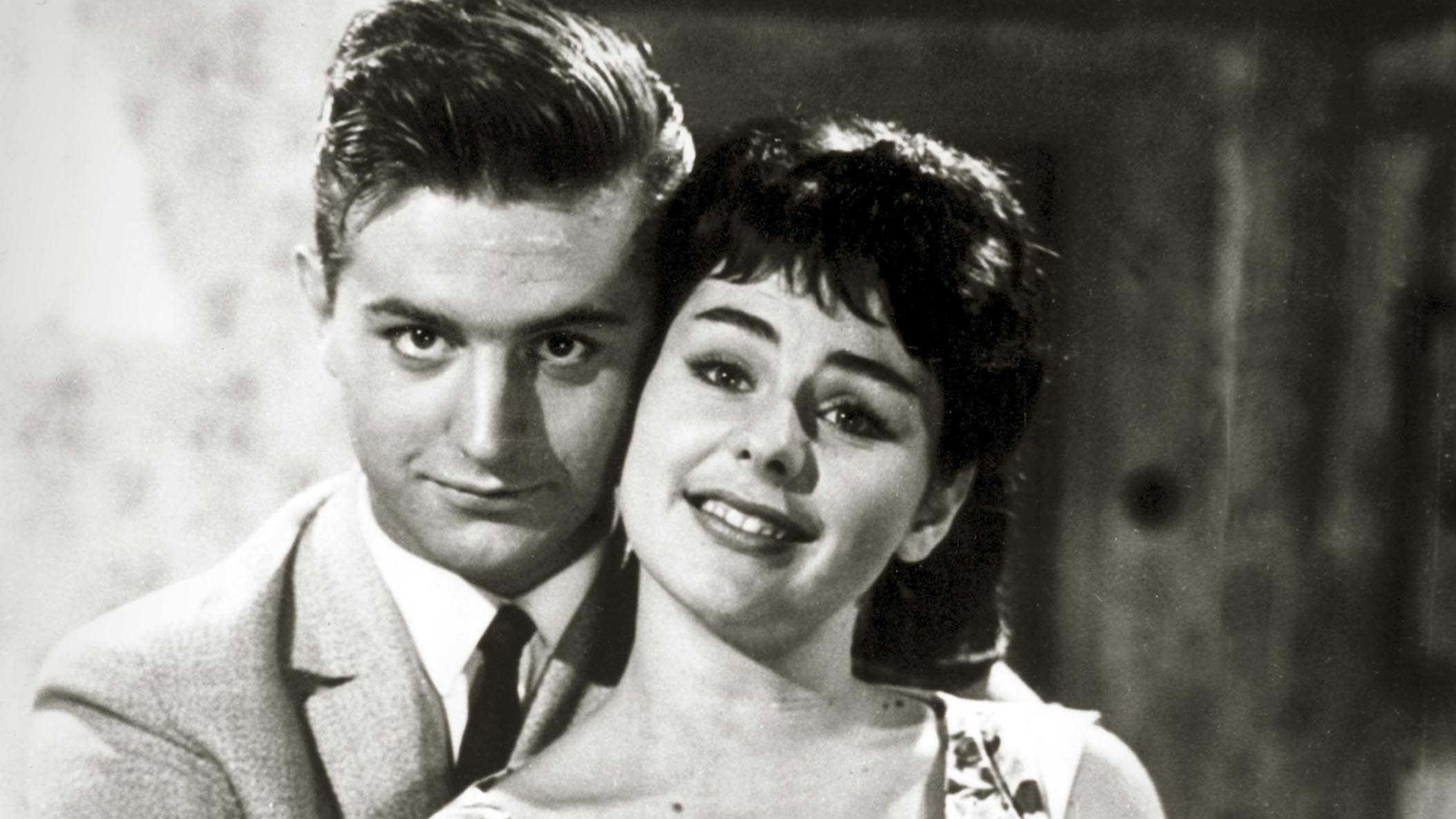 Backdrop for Tyttö ja hattu