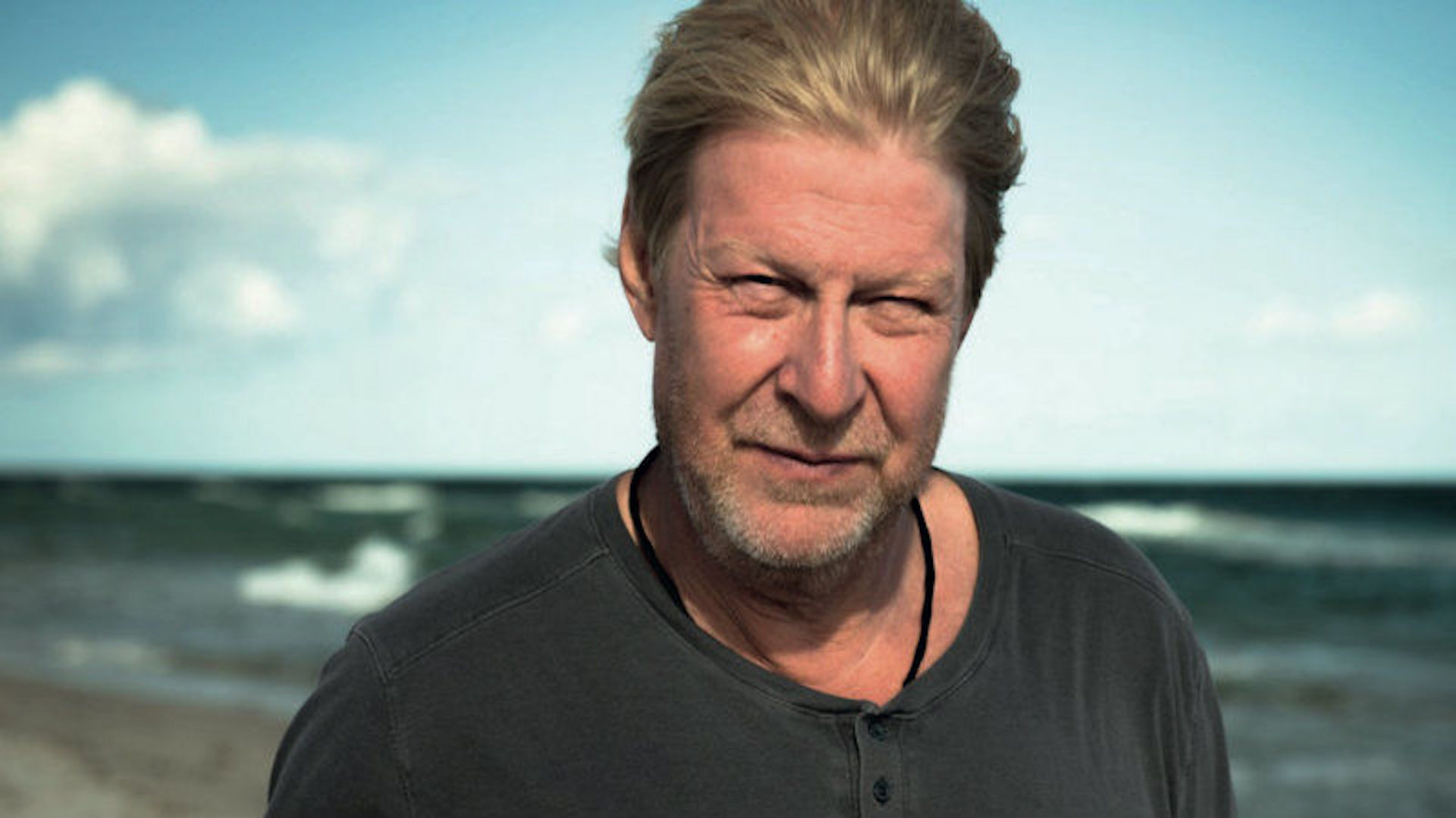 Backdrop for Rolf Lassgård – Ett Porträtt