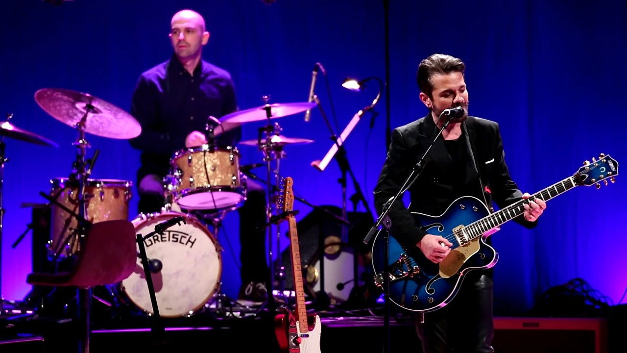 Backdrop for Kenan Dogulu Ihtimaller Live