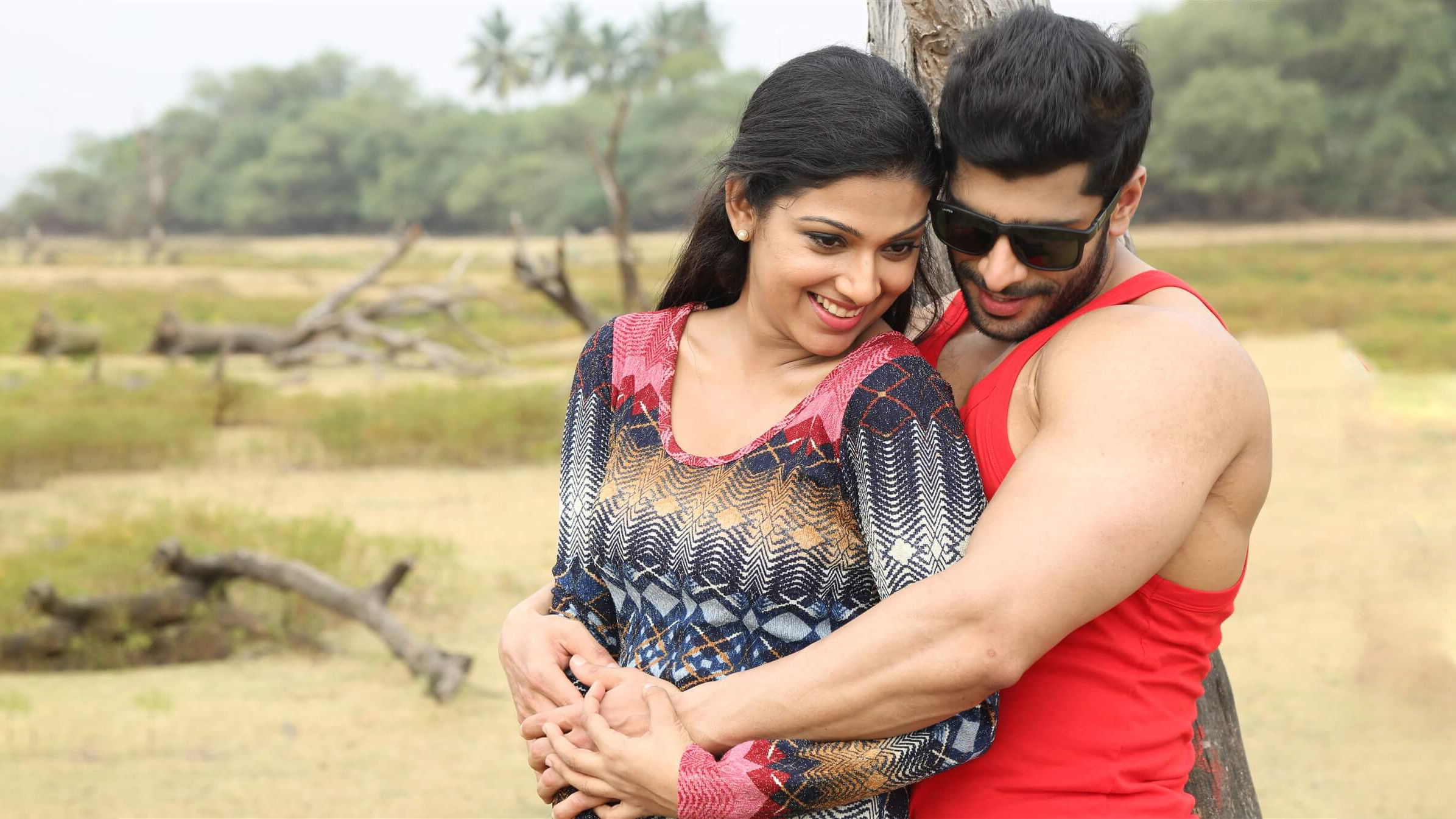 Backdrop for Rajavin Paarvai Raniyin Pakkam