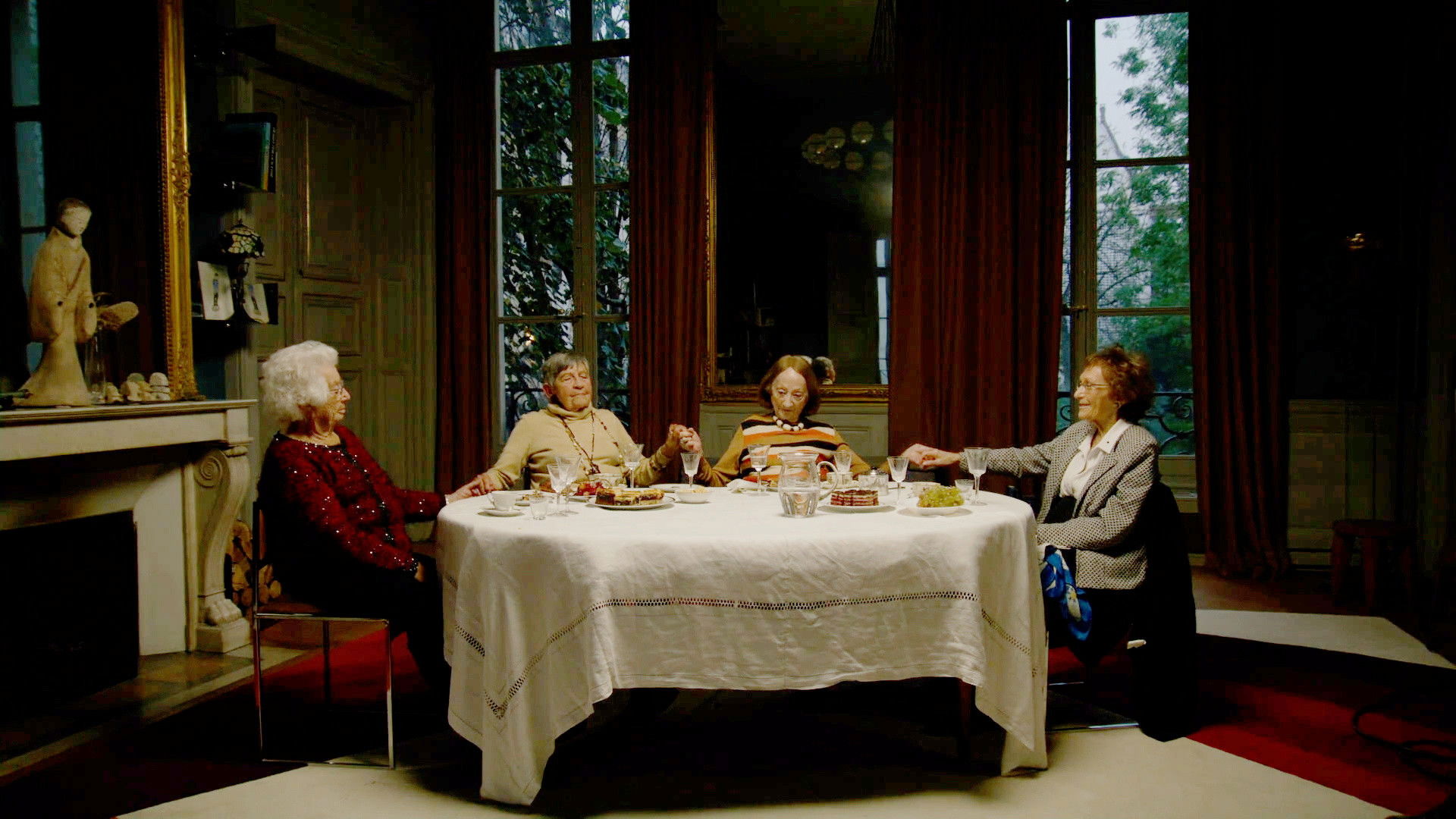 Backdrop for Les filles de Birkenau