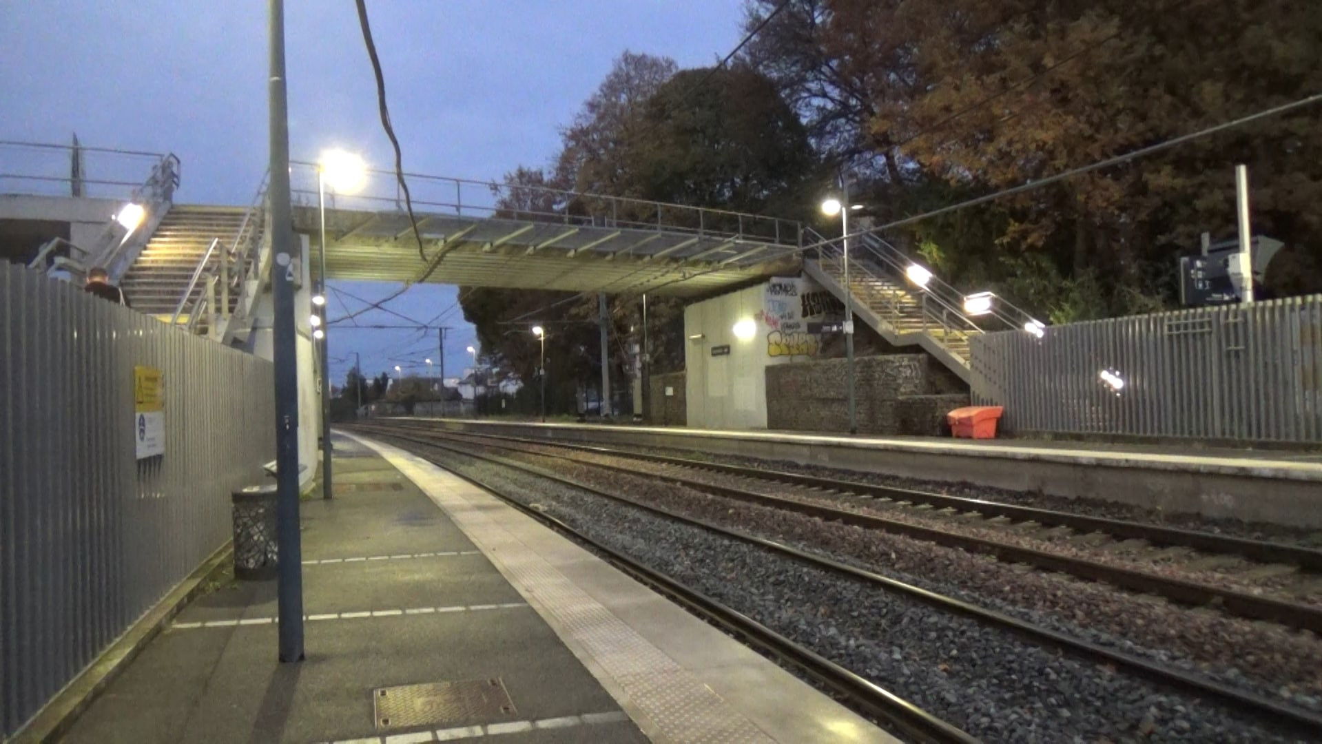 Backdrop for Esprit Prisonnier