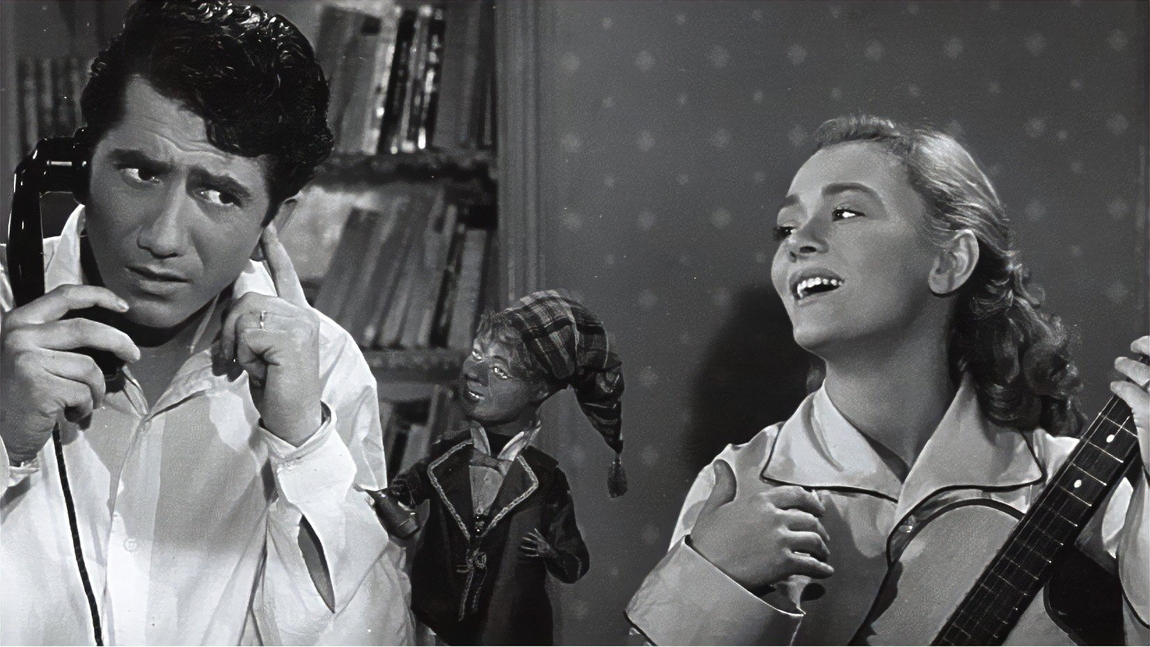 Backdrop for Les Dents longues