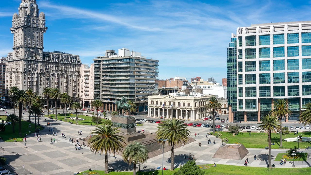 Backdrop for Unbekanntes Uruguay: Fußball, Tango und Gelassenheit