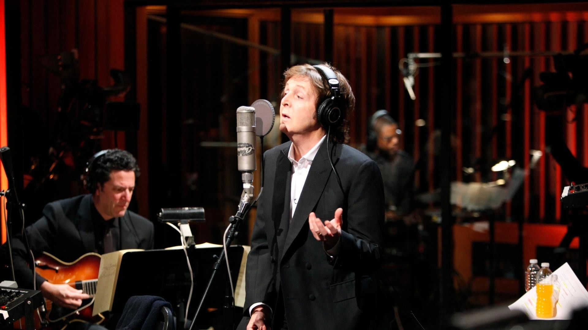 Backdrop for Paul McCartney: Live Kisses