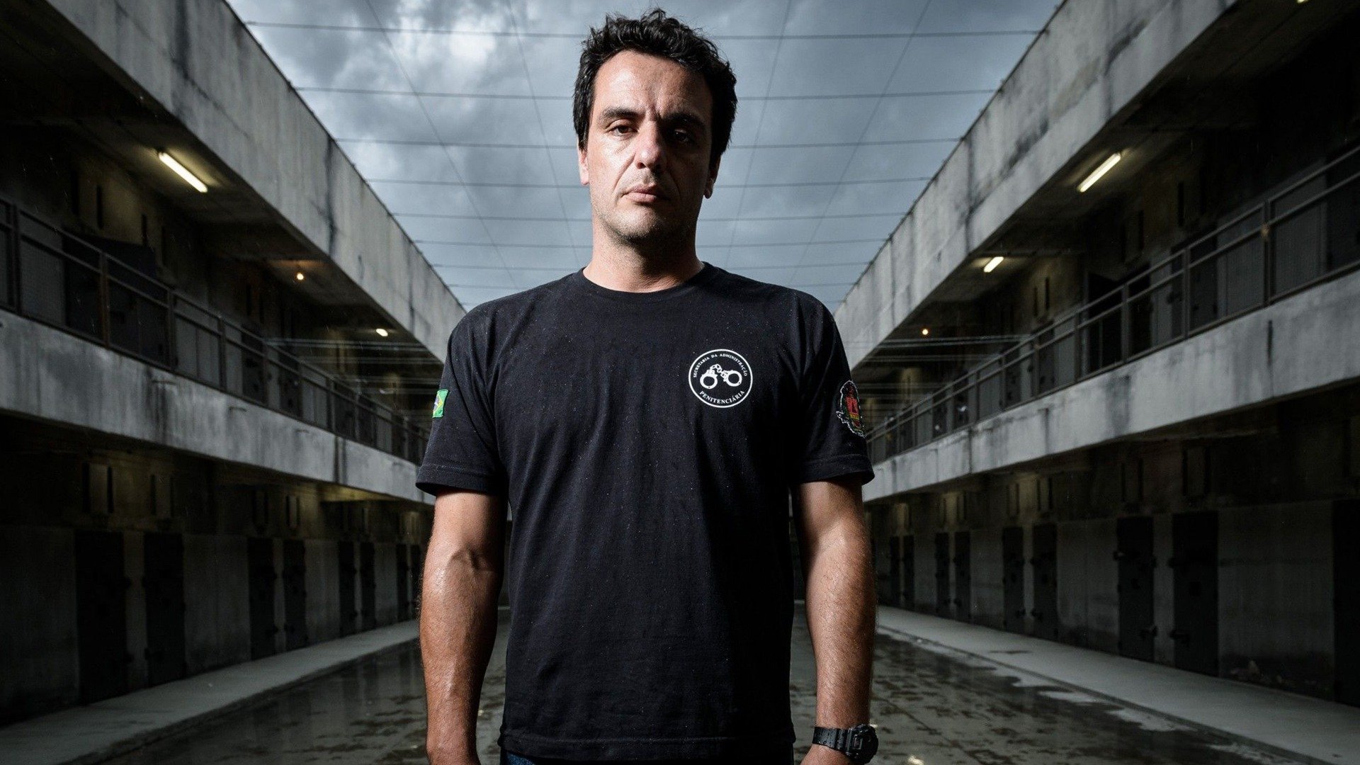 Backdrop for Carcereiros