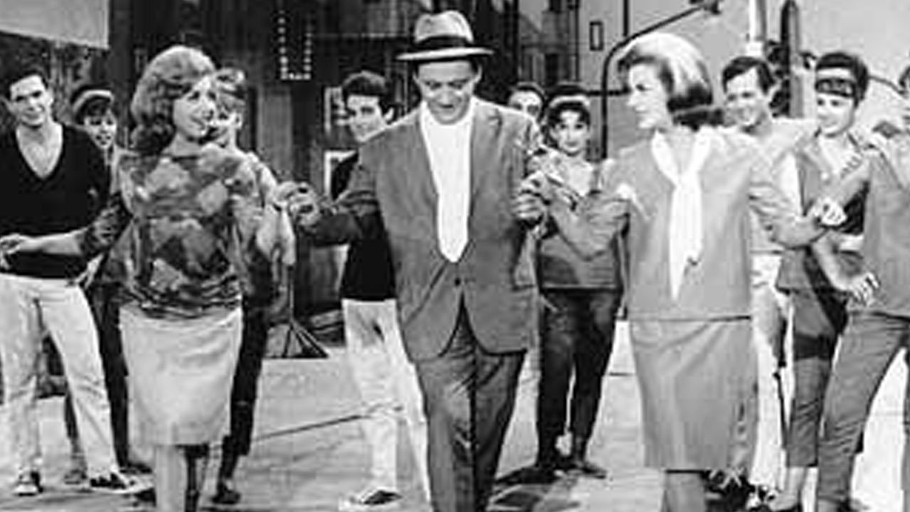 Backdrop for Good Night, Buenos Aires