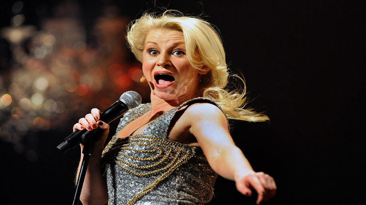 Backdrop for Cathy Gauthier: Décoiffe