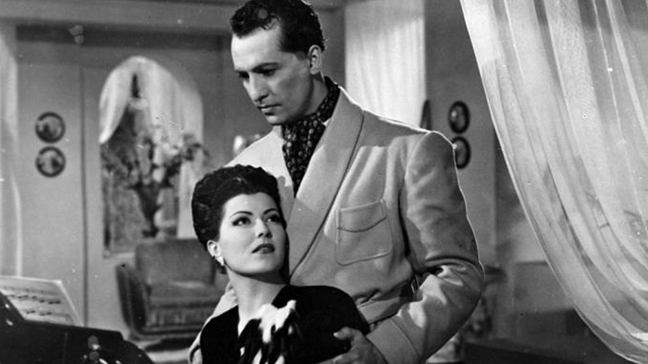 Backdrop for El socio