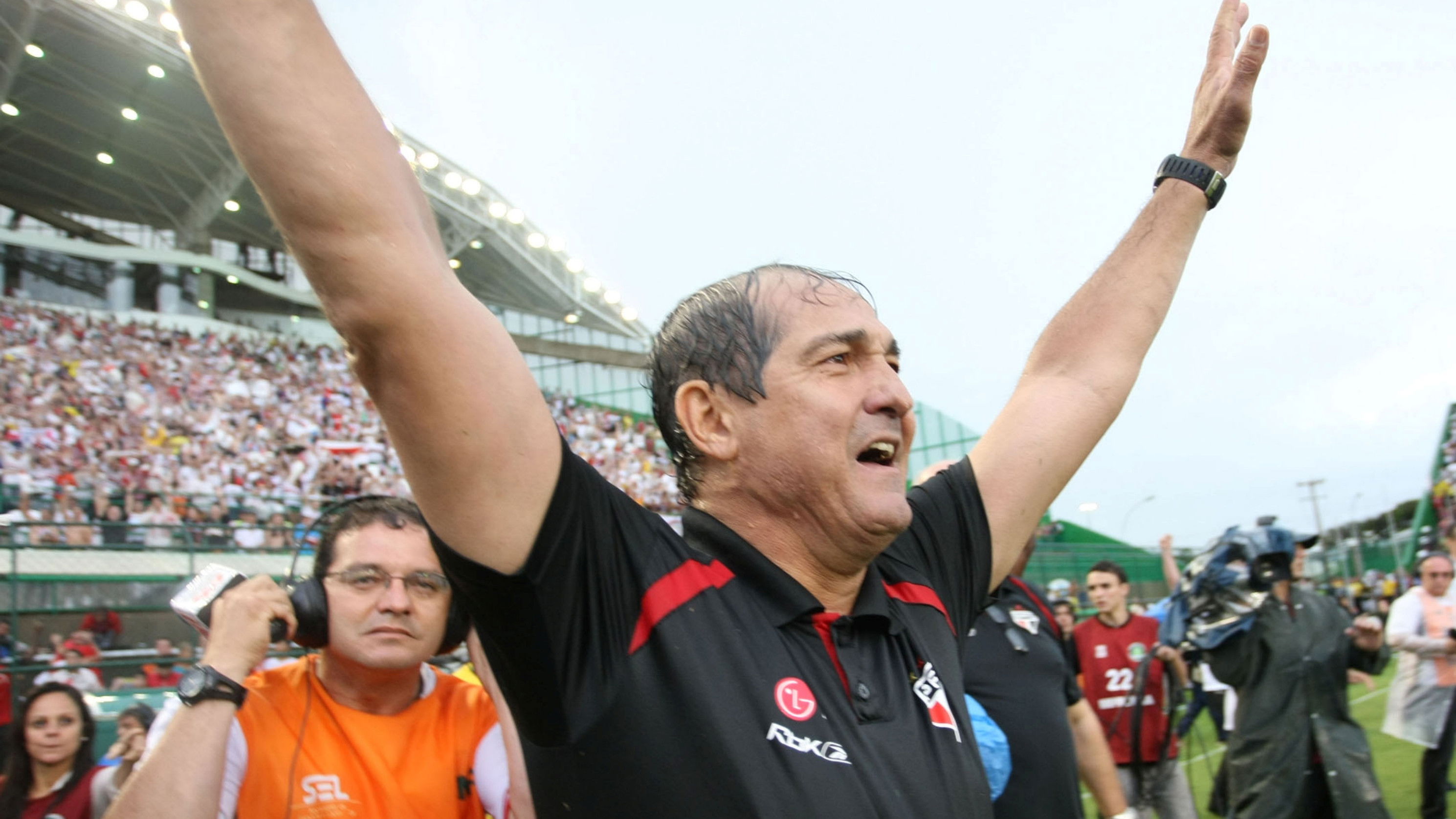 Backdrop for Hexa: Official 2008 Brazilian Champions